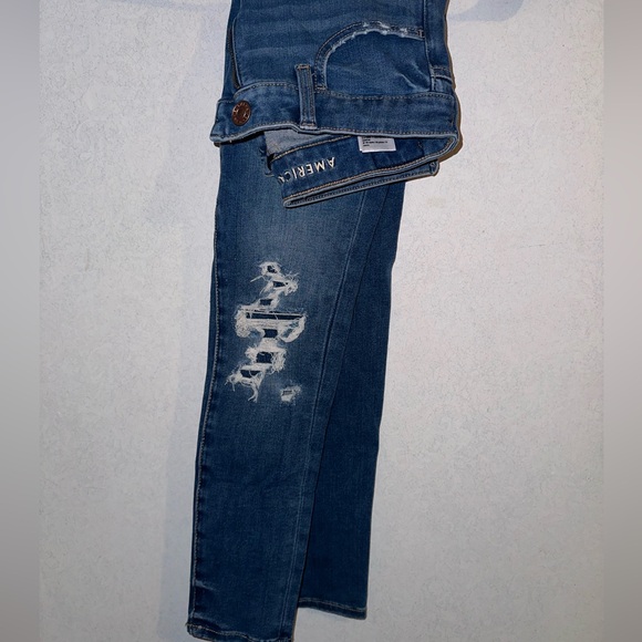 Size 4 American Eagle Ripped Jeans - Picture 2 of 4
